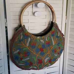 Silla Yeti green fabric embroidery with round wood handles bag